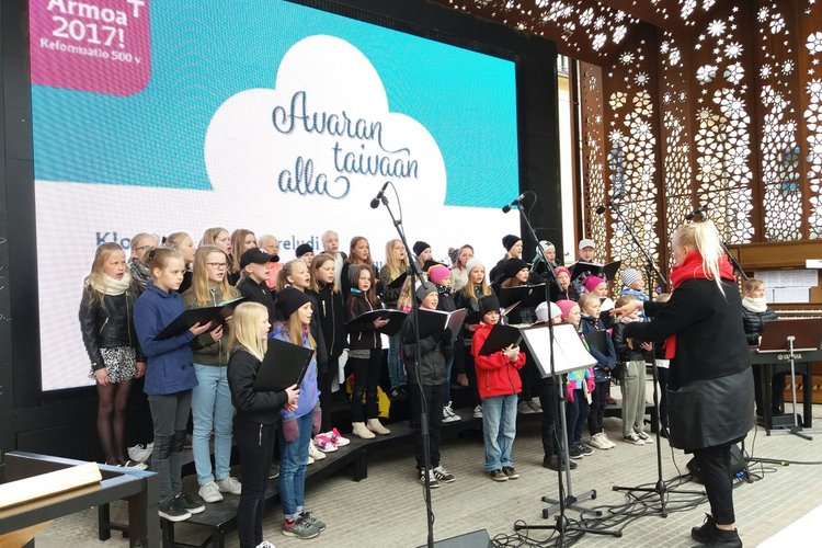 Laulu kuuluu Kirkkotiellä Laulu kuuluu Kirkkotiellä