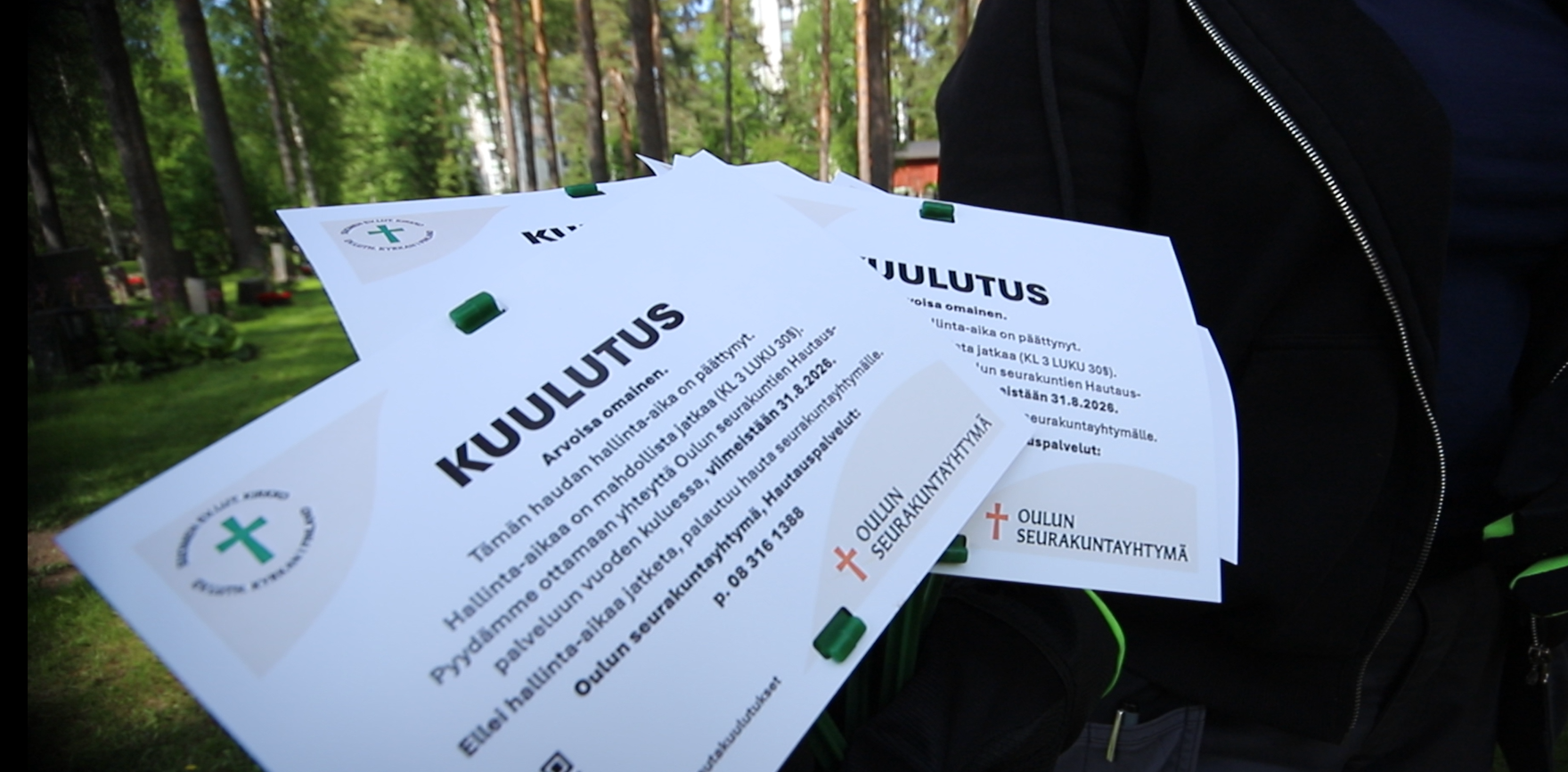 Hautakuulutuslappu jossa kerrotaan mitä tehdä