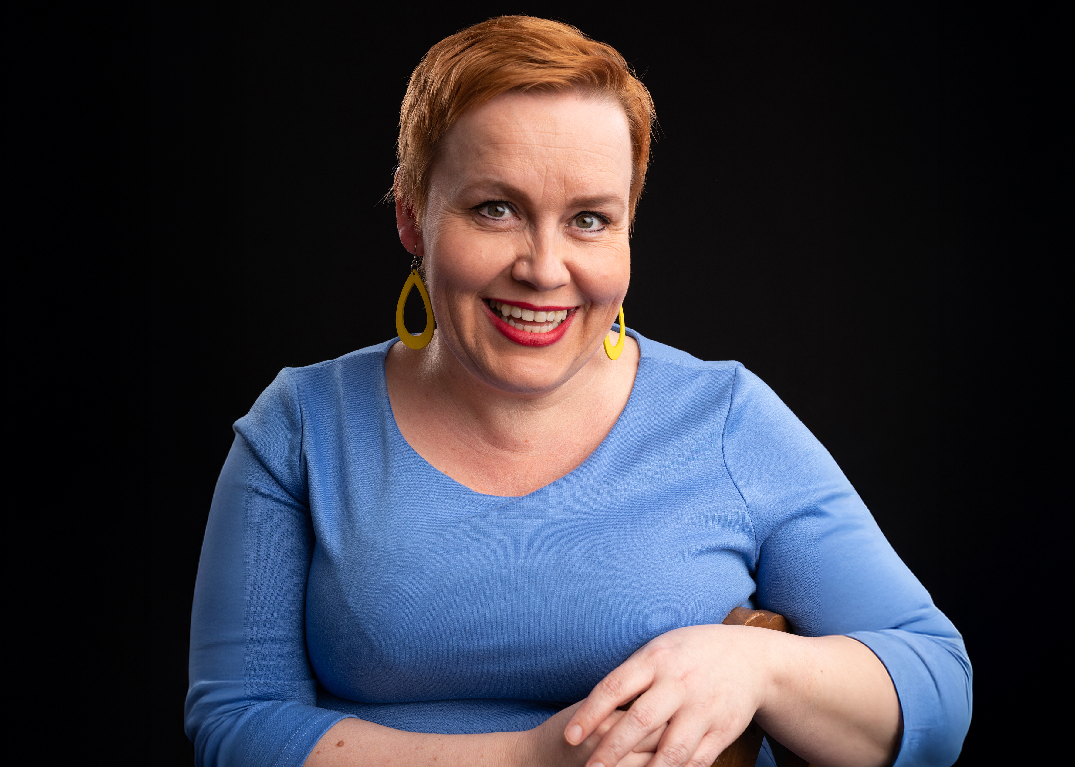 Anu Kolmosen hymyilevät kasvot, kuvaaja Janica Karasti