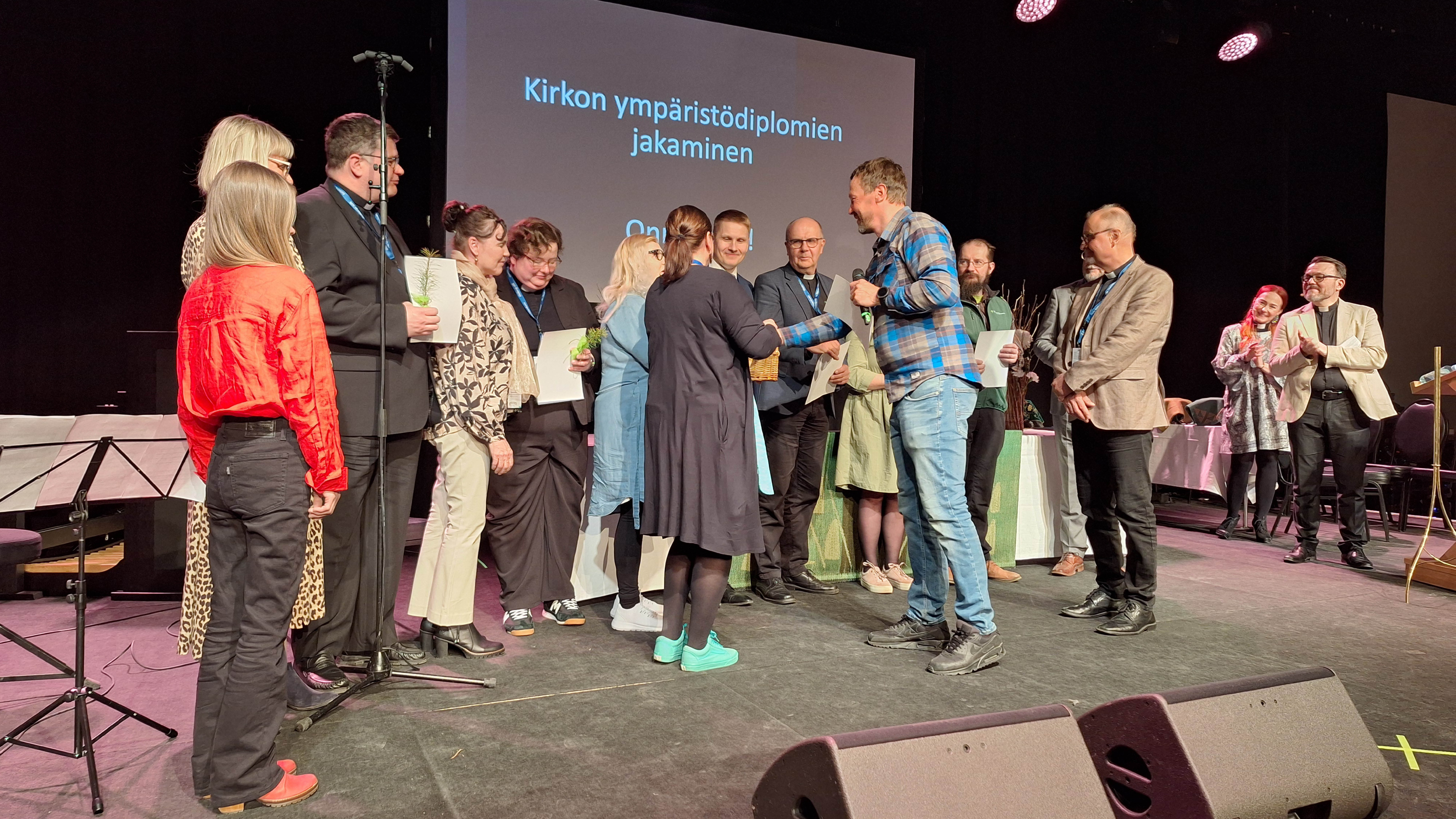 Oulun seurakuntien yhtymänjohtaja Aarne Kiviniemi sekä Limingan, Perhon, Pellon, Kolarin ja Ylitornien seur...