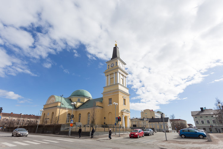 Kuvassa Oulun tuomiokirkko