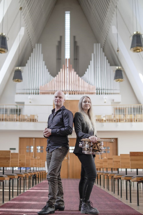 Duo Drumorgiin kuuluvat urkuri Elias Niemelä ja rumpali Suvi Backman.