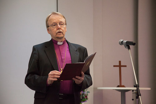 Kuvassa arkkipiispa Kari Mäkinen