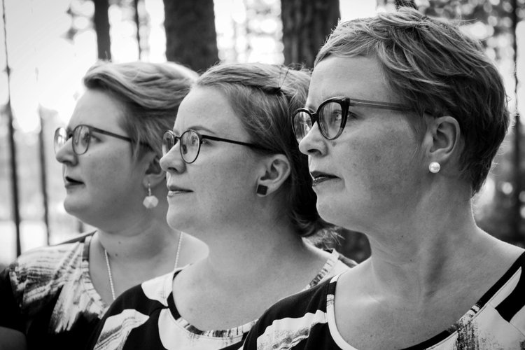 Tiina Saukkoriipi-Haapala, Sanni Salo ja Kaisa Kauppinen