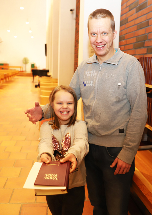 Karoliina ja Tuomo Niemelä ovat kirkkoväärtejä Karjasillan seurakunnassa.