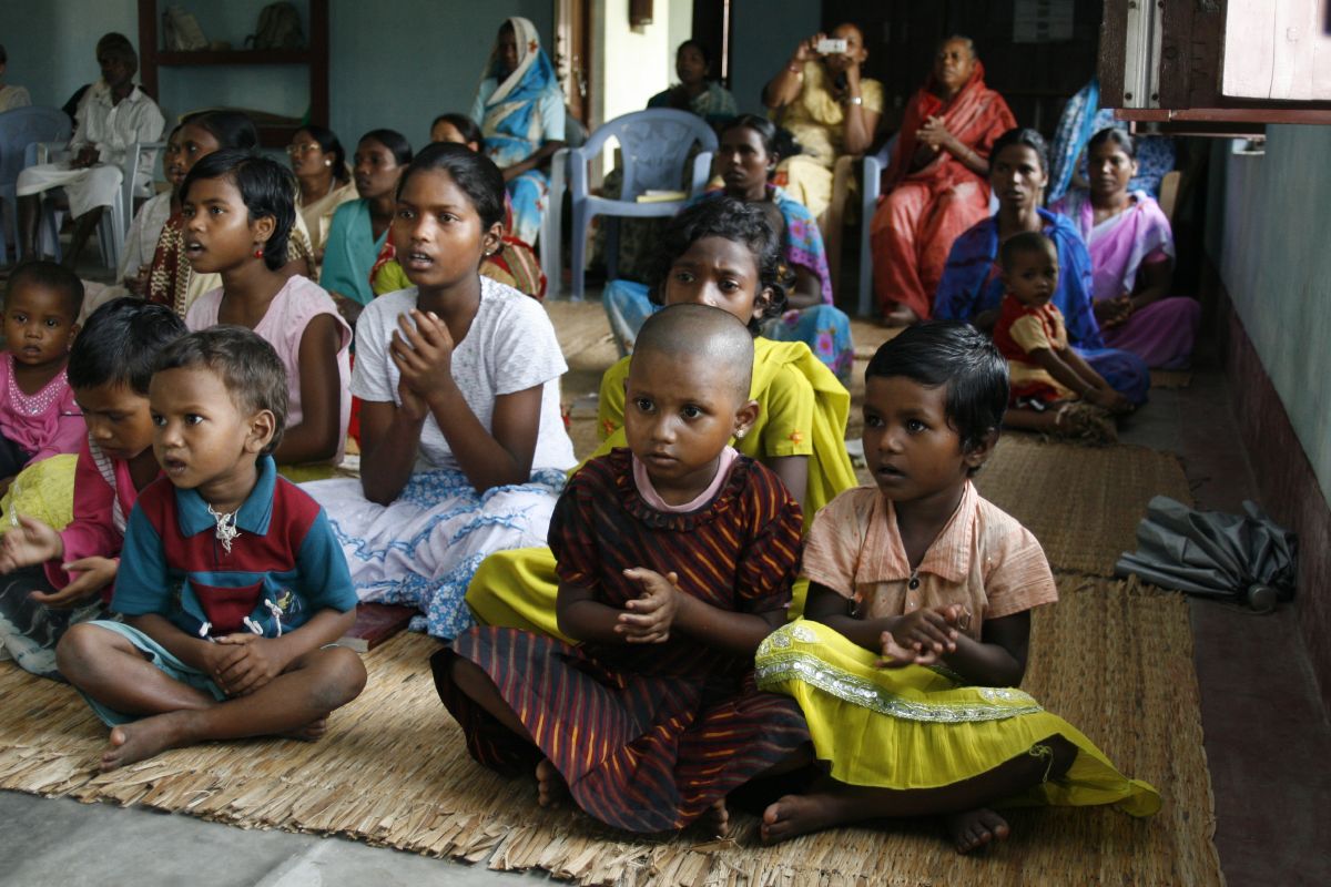 Lapsia luterilaisessa kirkossa Laxmipurissa, Etelä-Nepalissa.