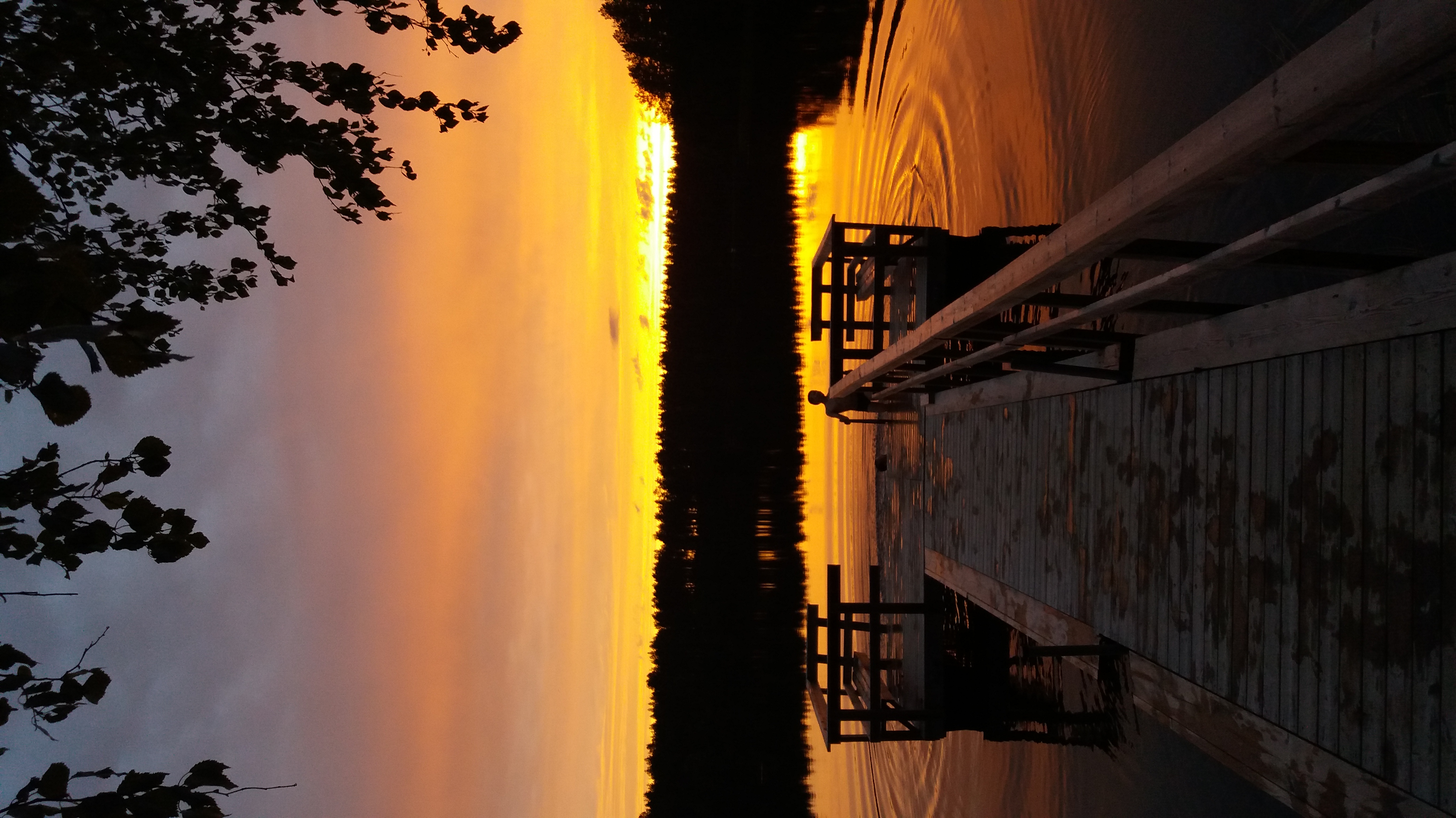 AARRE-perheleiri Auringon lasku Rokualla