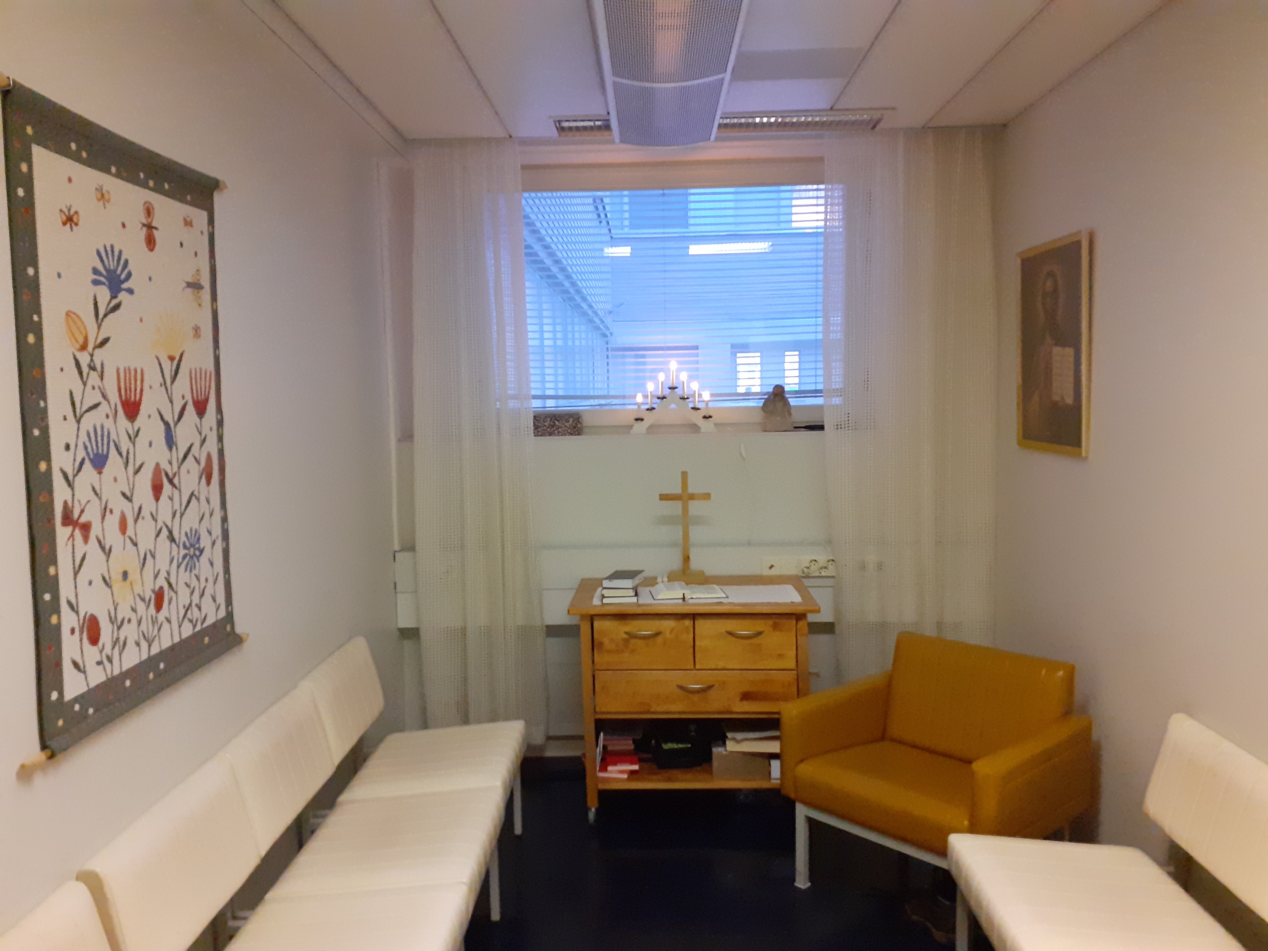 Sairaalasielunhoidon juhlaviikko ja -messu Sairaalasielunhoidon neuvotteluhuone OYSissa
