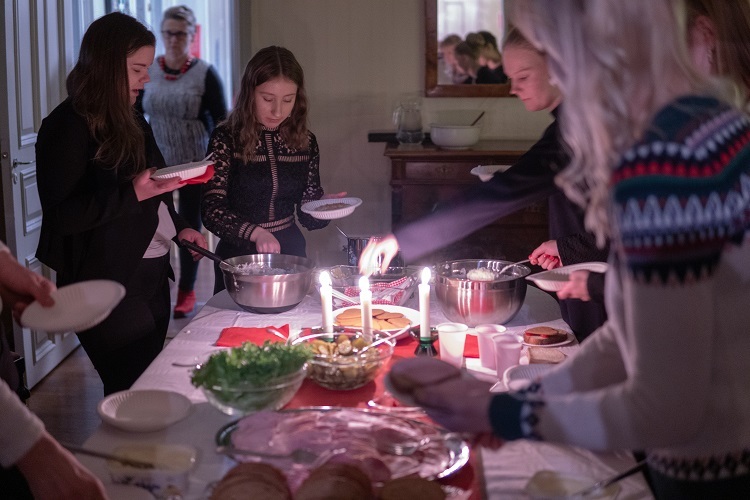Oulujoen nuorten joulujuhla Oulujoen nuorten joulujuhla