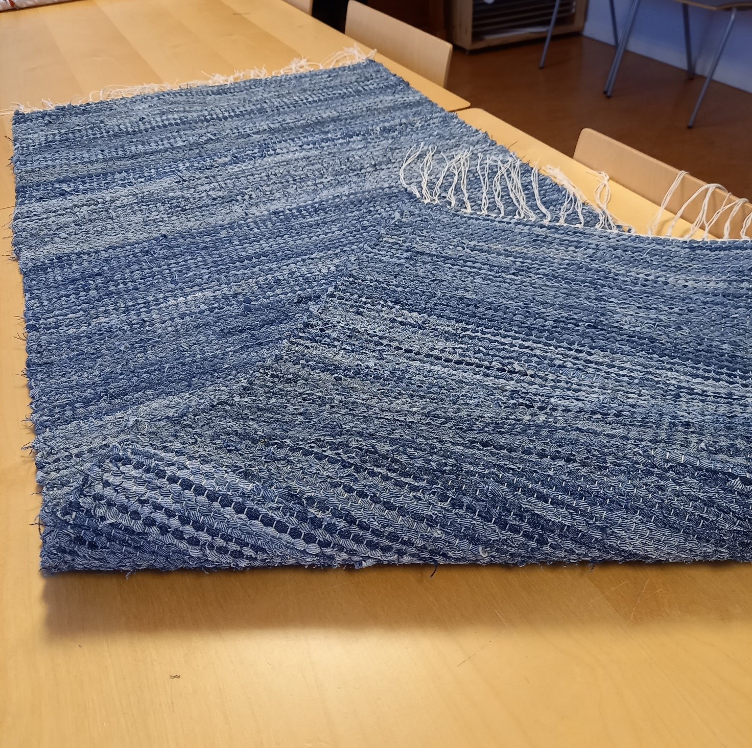 Tilaa matto Yhteisvastuun hyväksi kudottu matto