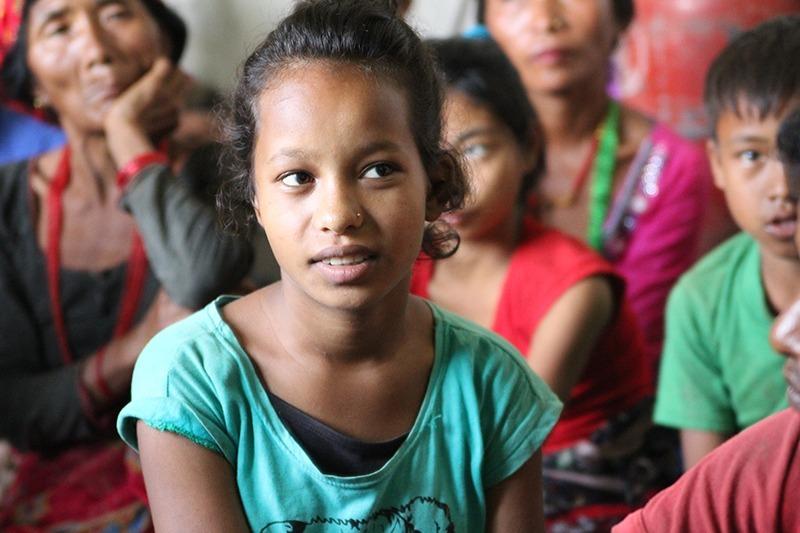 Nepalilaisia lapsia, tyttö etualalla
