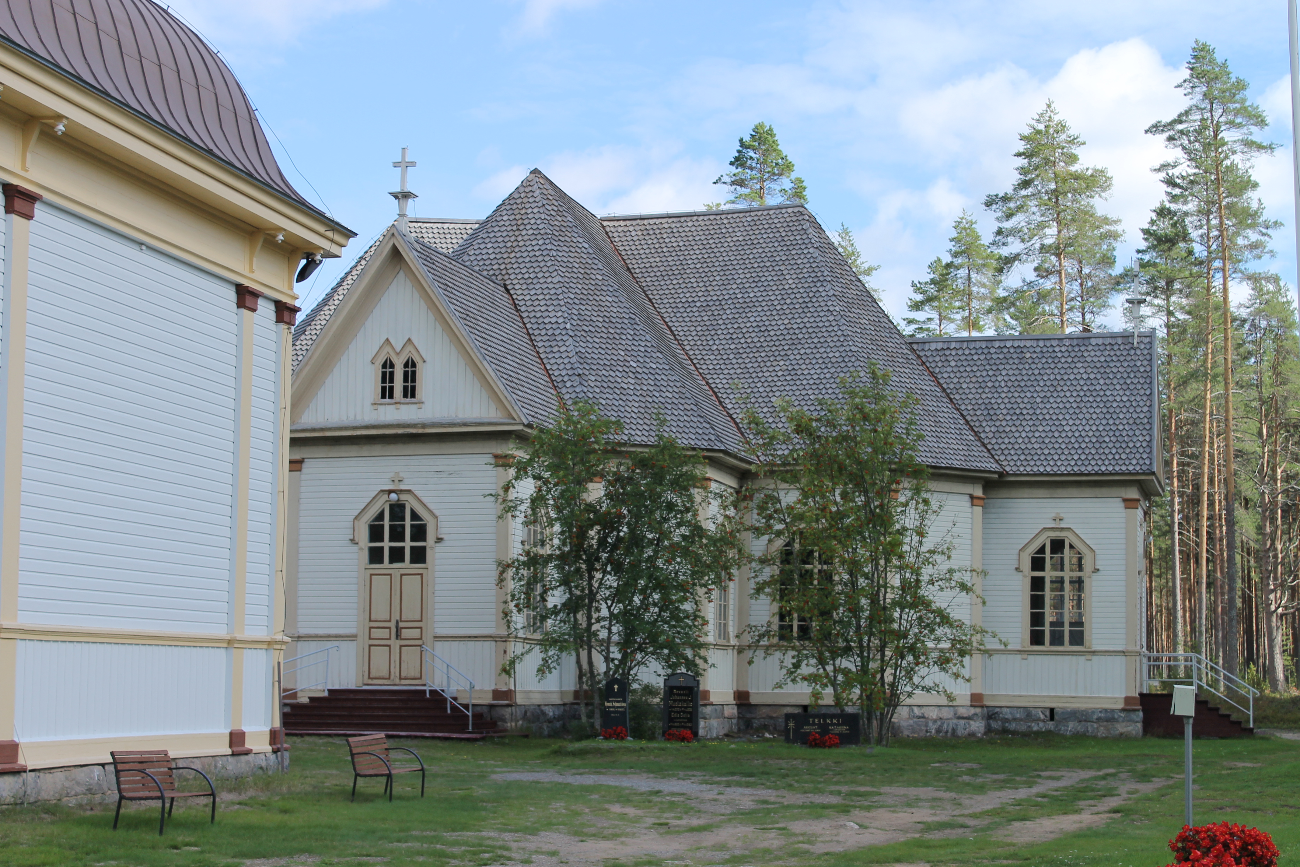 Säräisniemen kirkkokuvia. Kuvat: Pekka Asikainen